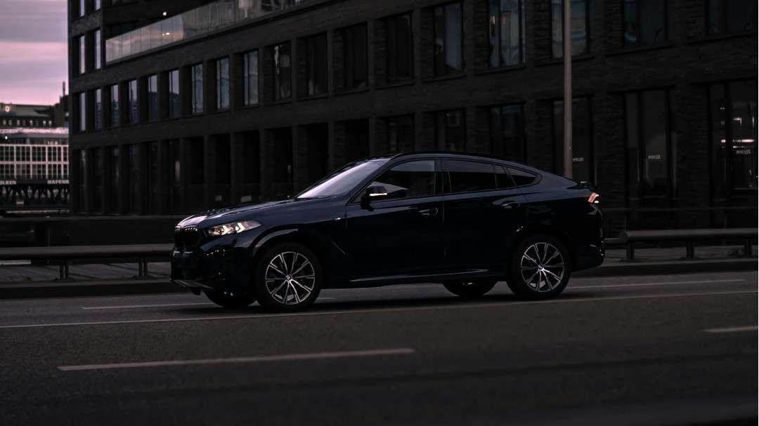 Personal Hamburg tour with chauffeur